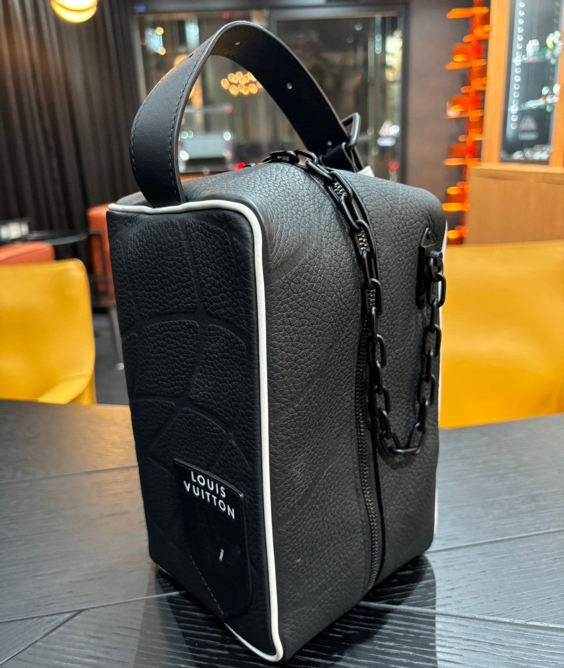 赤坂ブランドバッグ買取migliore(ミリオレ)12月20日 LOUIS VUITTON(ルイヴィトン)FIFA W杯コラボ限定クロークドップキット買取