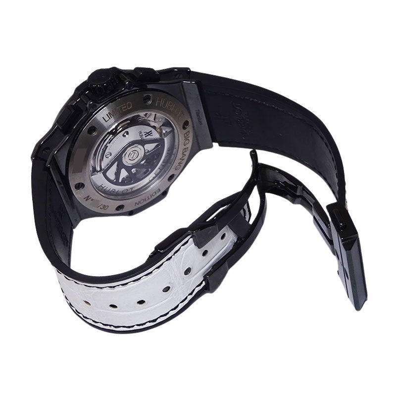 HUBLOT ウブロ ビッグバン アエロバン ブラック&ホワイト 311.CM.1110.GR.1100.DZA10 ブラックダイヤ 日本限定30本 腕時計【中古】